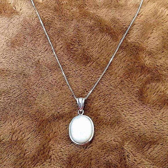 VINTAGE Mother of Pearl and Sterling Silver Necklace - Picture 11 of 11